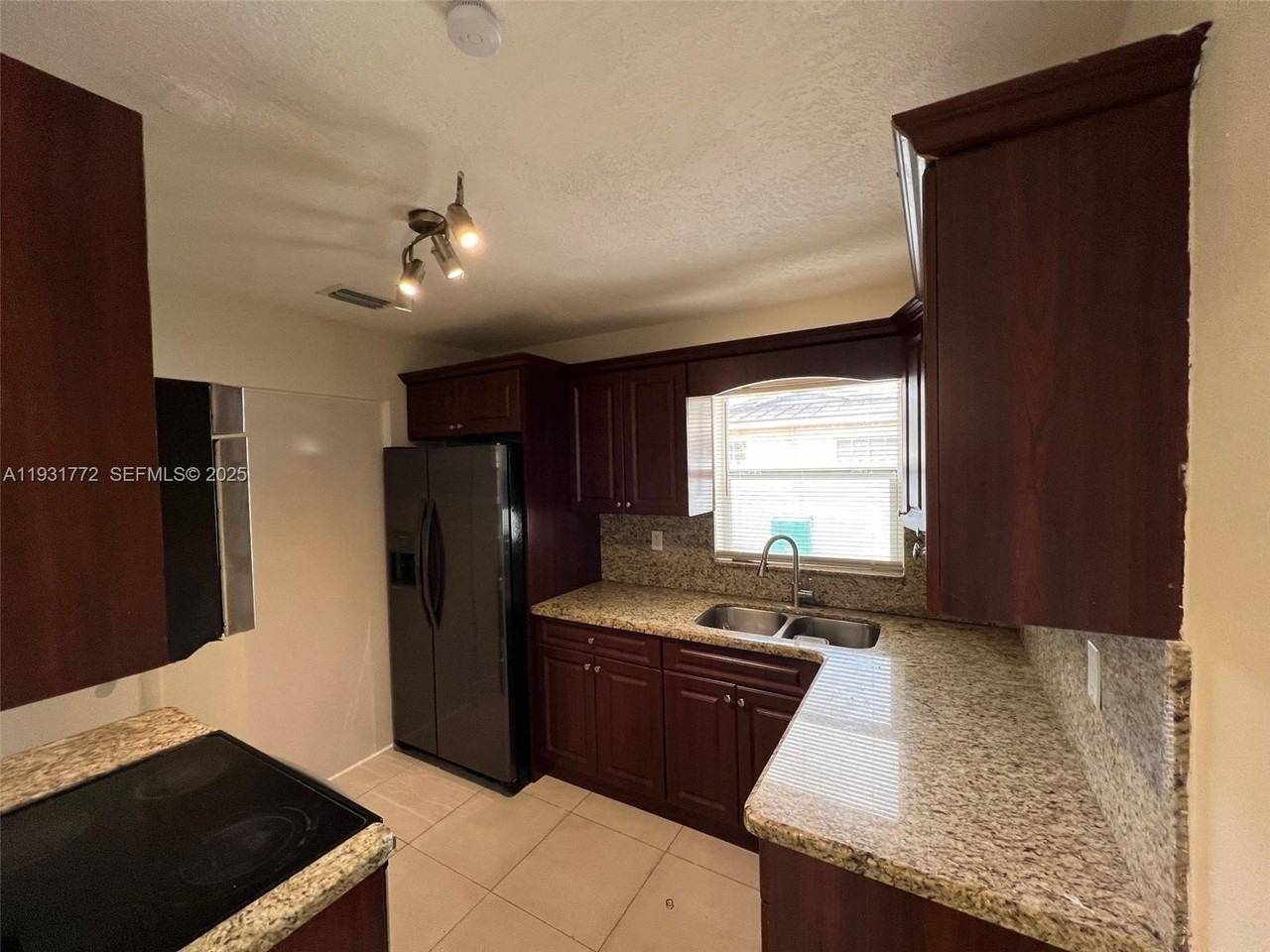 20431 Nw 46th Ave - Photo 7 of 17