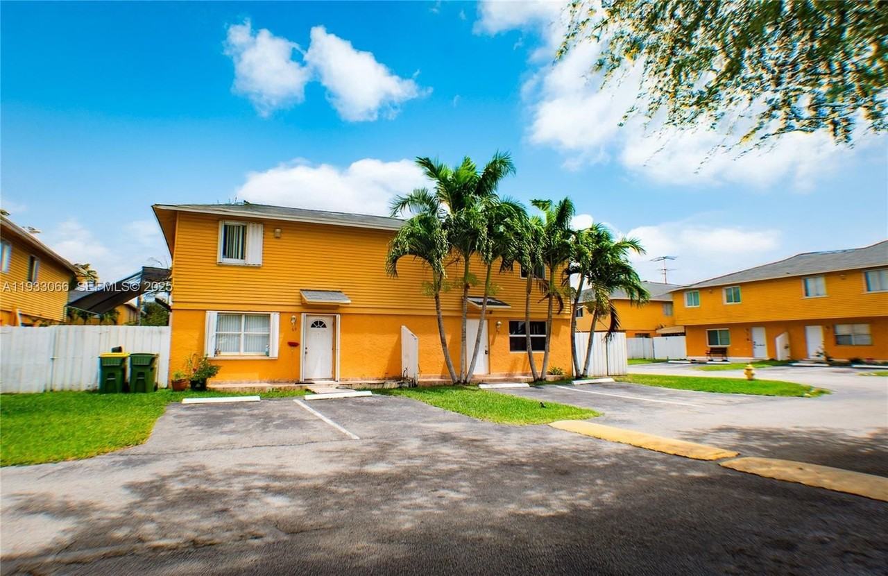 67 Ne 12th Ave #67 - Photo 2 of 35