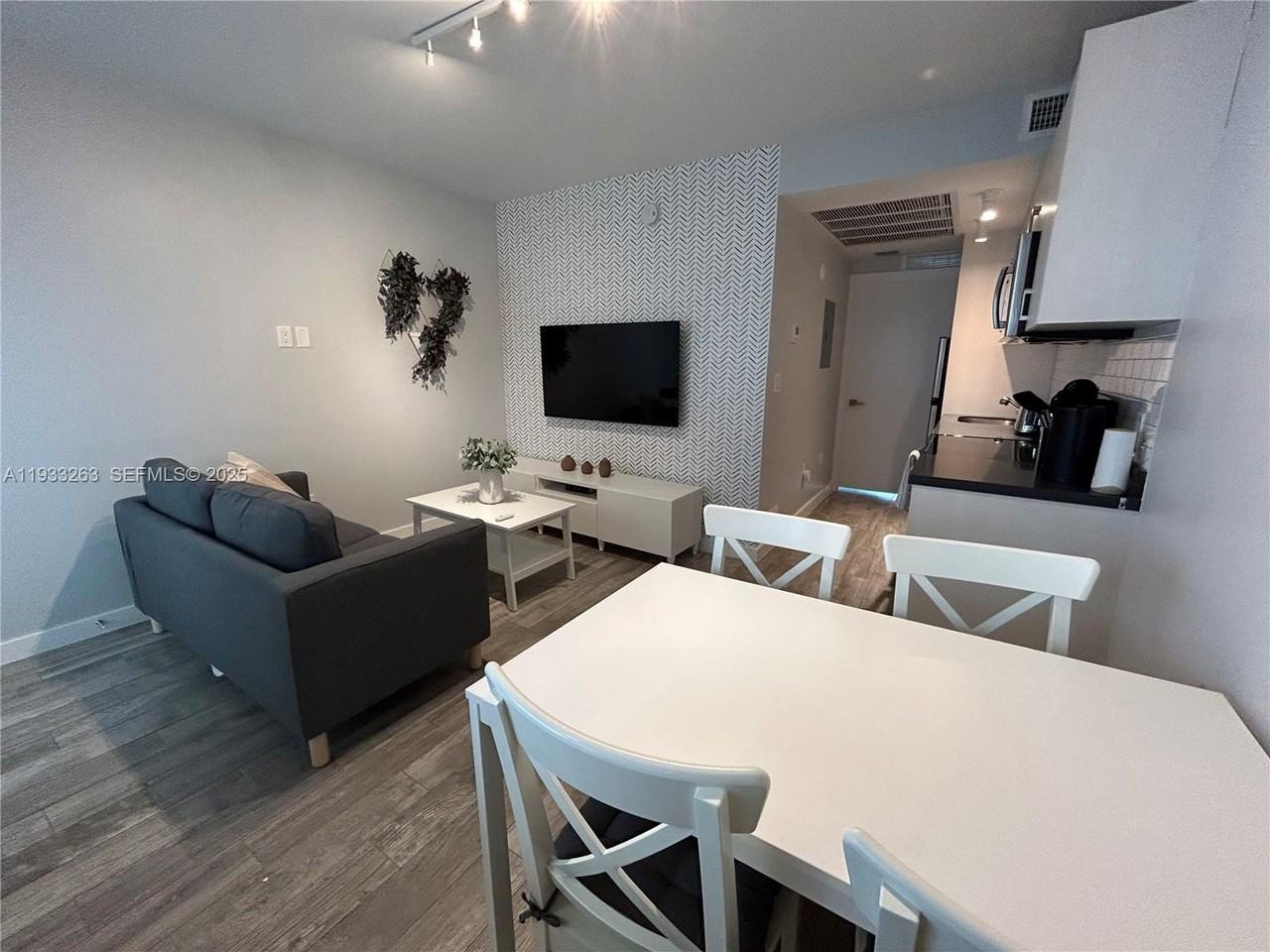 1035 Euclid Ave #27 - Photo 3 of 16