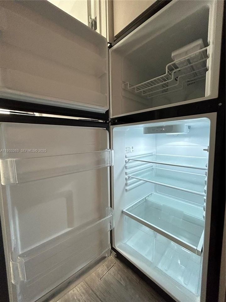 1035 Euclid Ave #27 - Photo 6 of 16