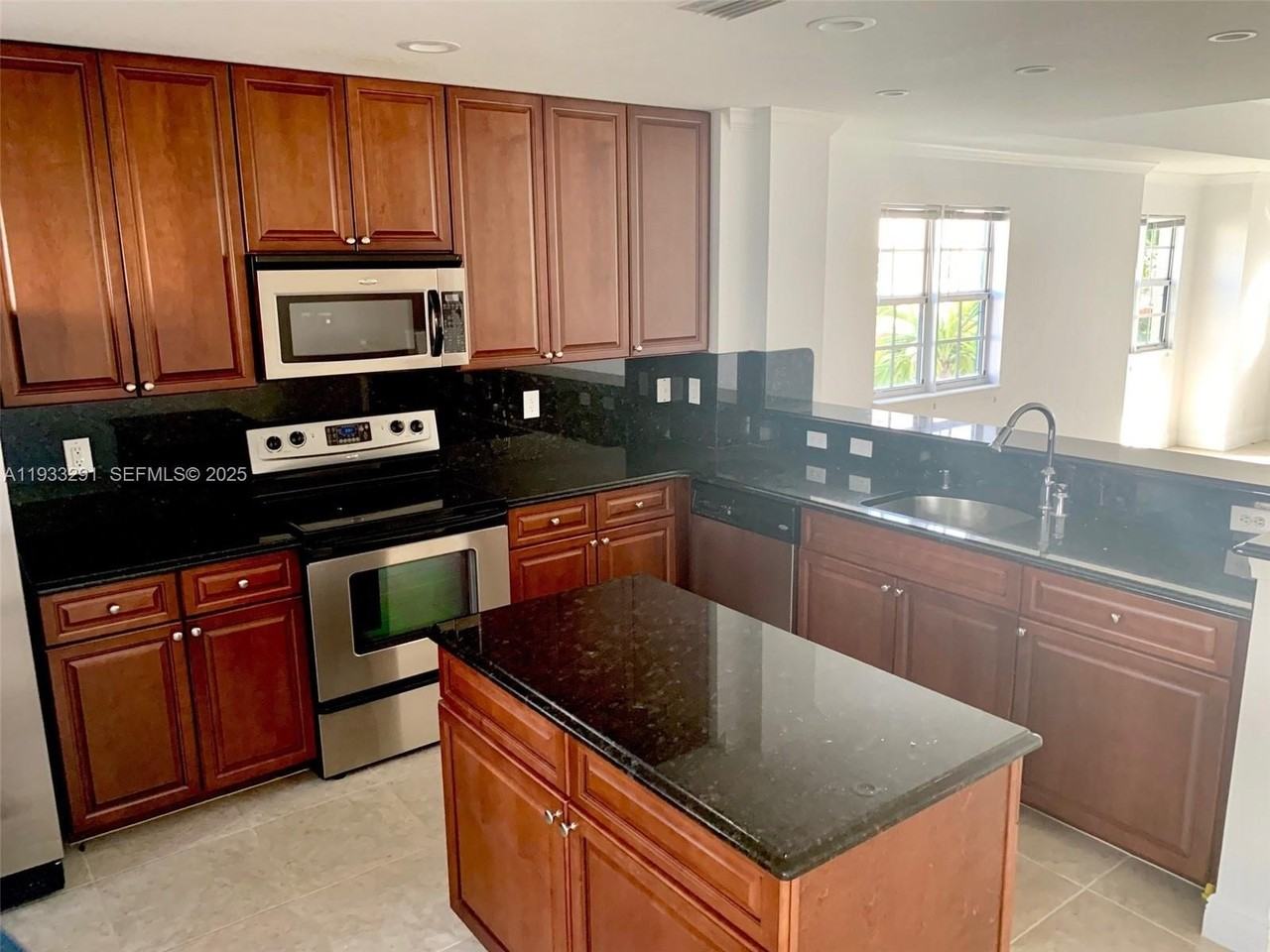 218 Sw 6th Pl - Photo 4 of 28