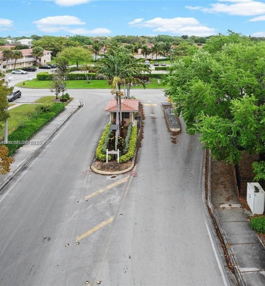 1016 Twin Lakes Dr #20G - Photo 2 of 30