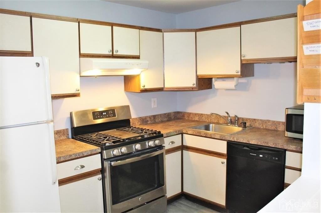 1003 Woodhaven Dr - Photo 5 of 23