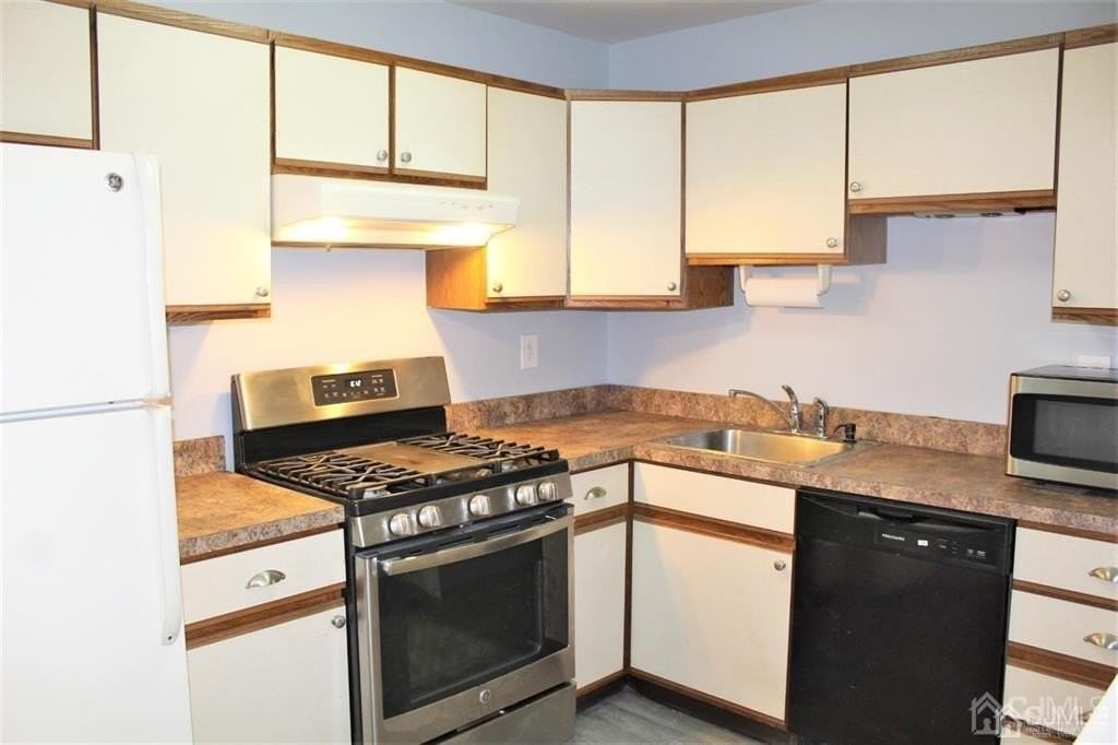 1003 Woodhaven Dr - Photo 6 of 23