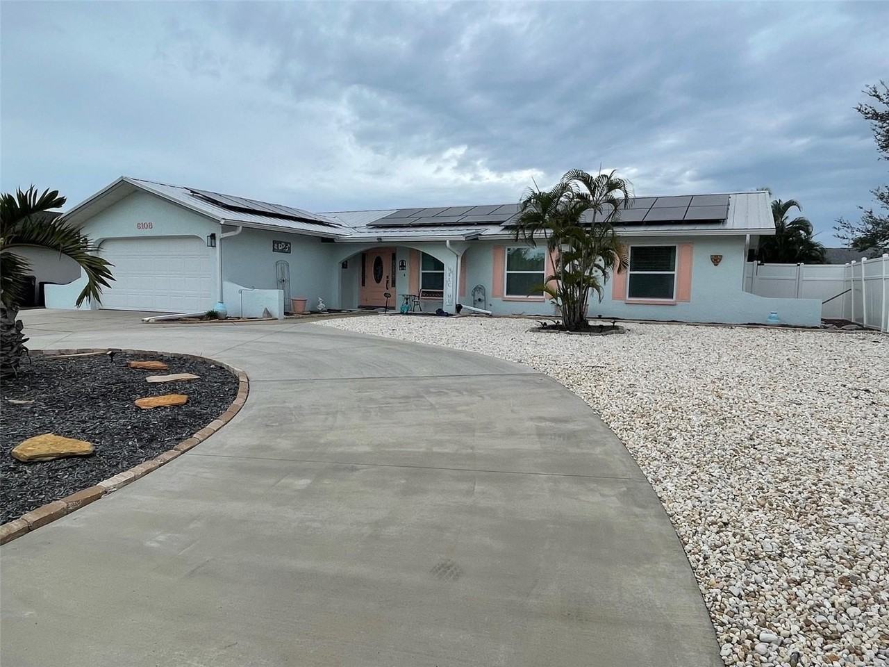 6108 11th Ave W - Photo 2 of 40