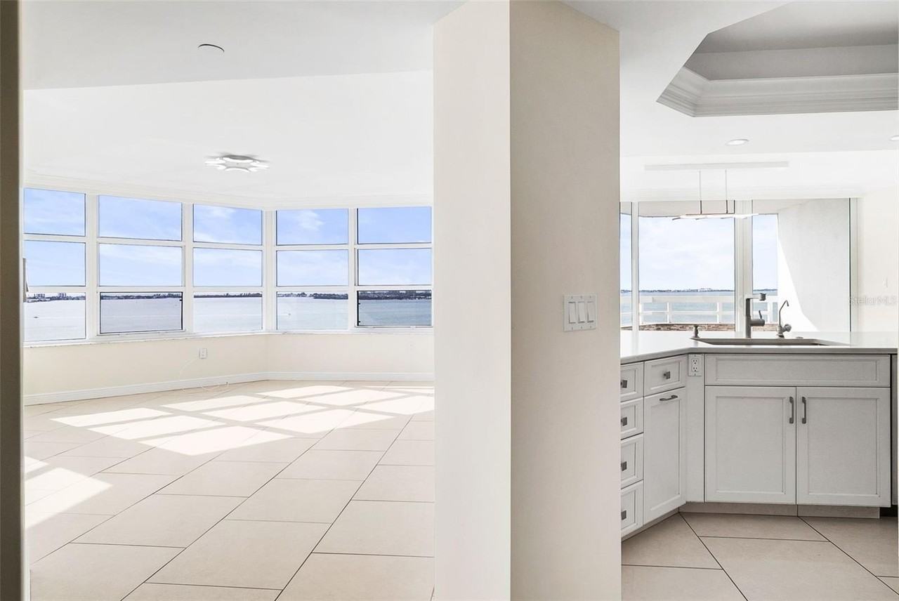 988 Blvd Of The Arts #1714 - Photo 5 of 37