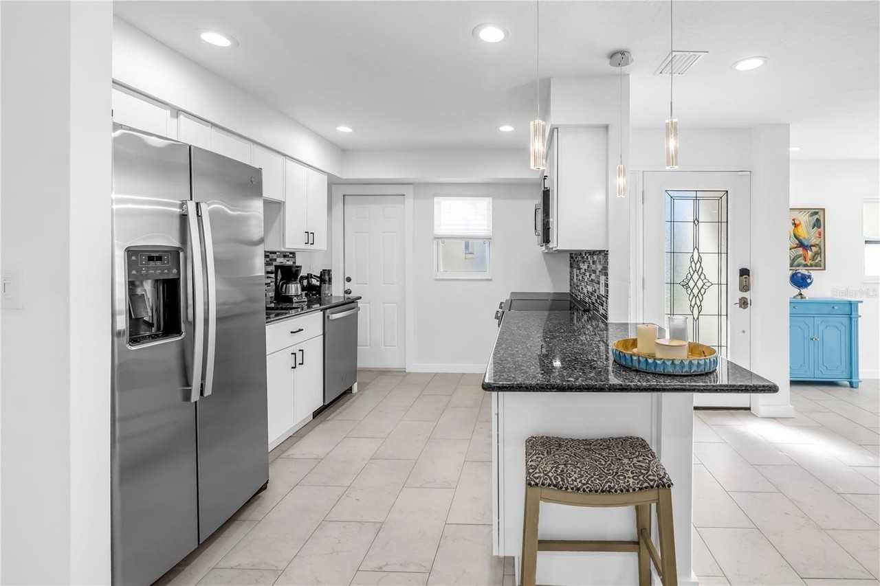 111 Whispering Sands Cir #V38 - Photo 7 of 48