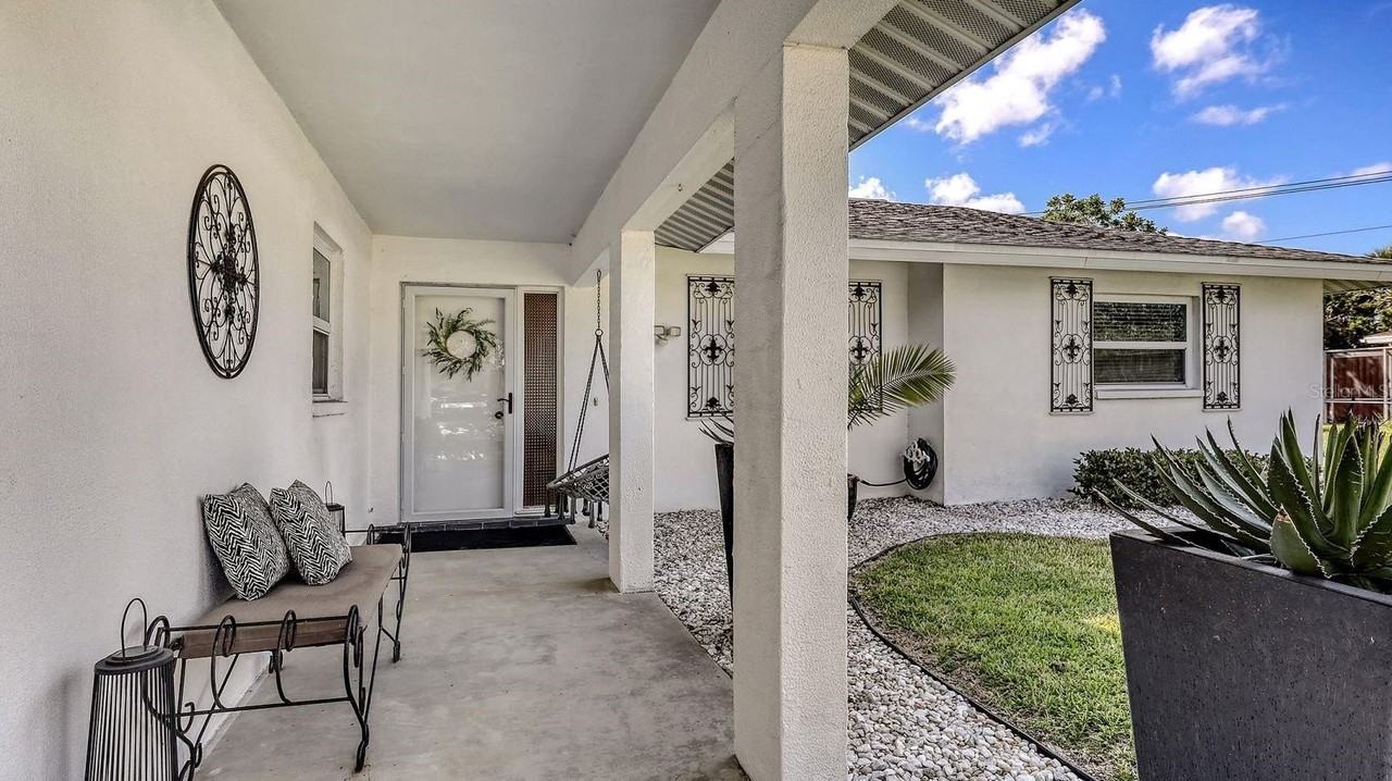 6717 Roxbury Dr - Photo 5 of 43