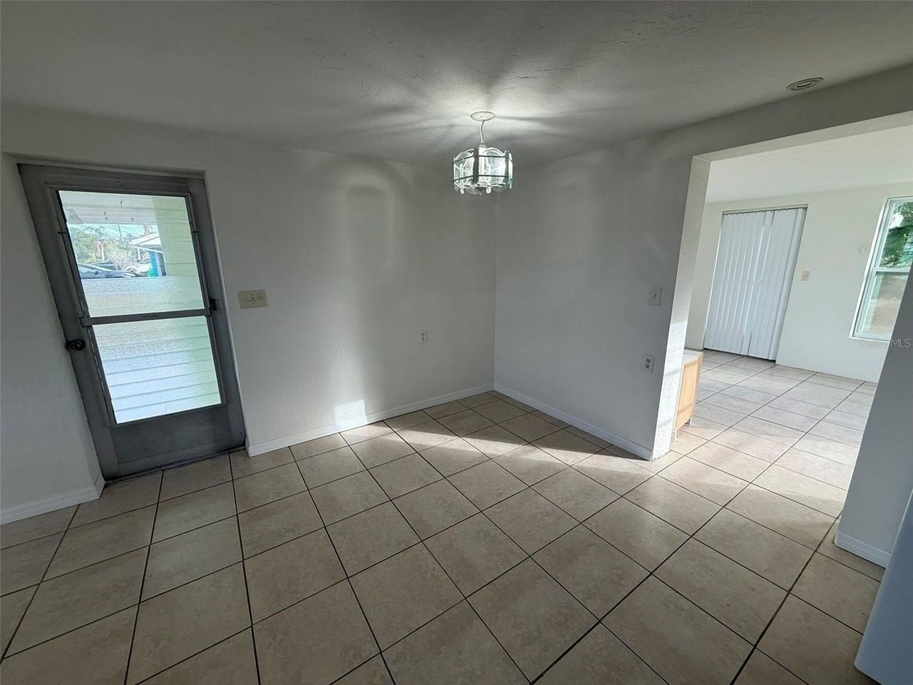 1149 Brown St - Photo 4 of 15