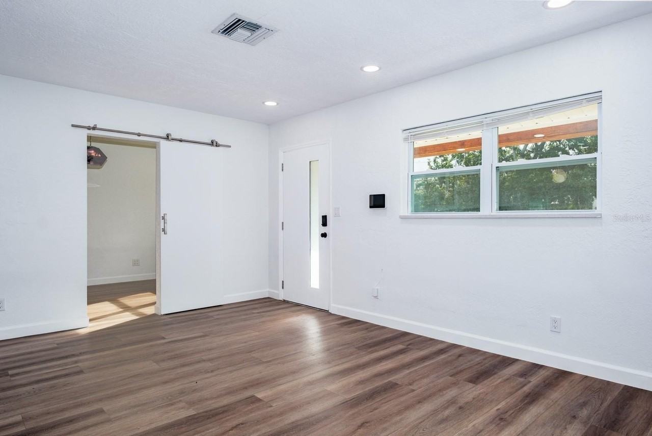 781 40th Ave Ne - Photo 6 of 28