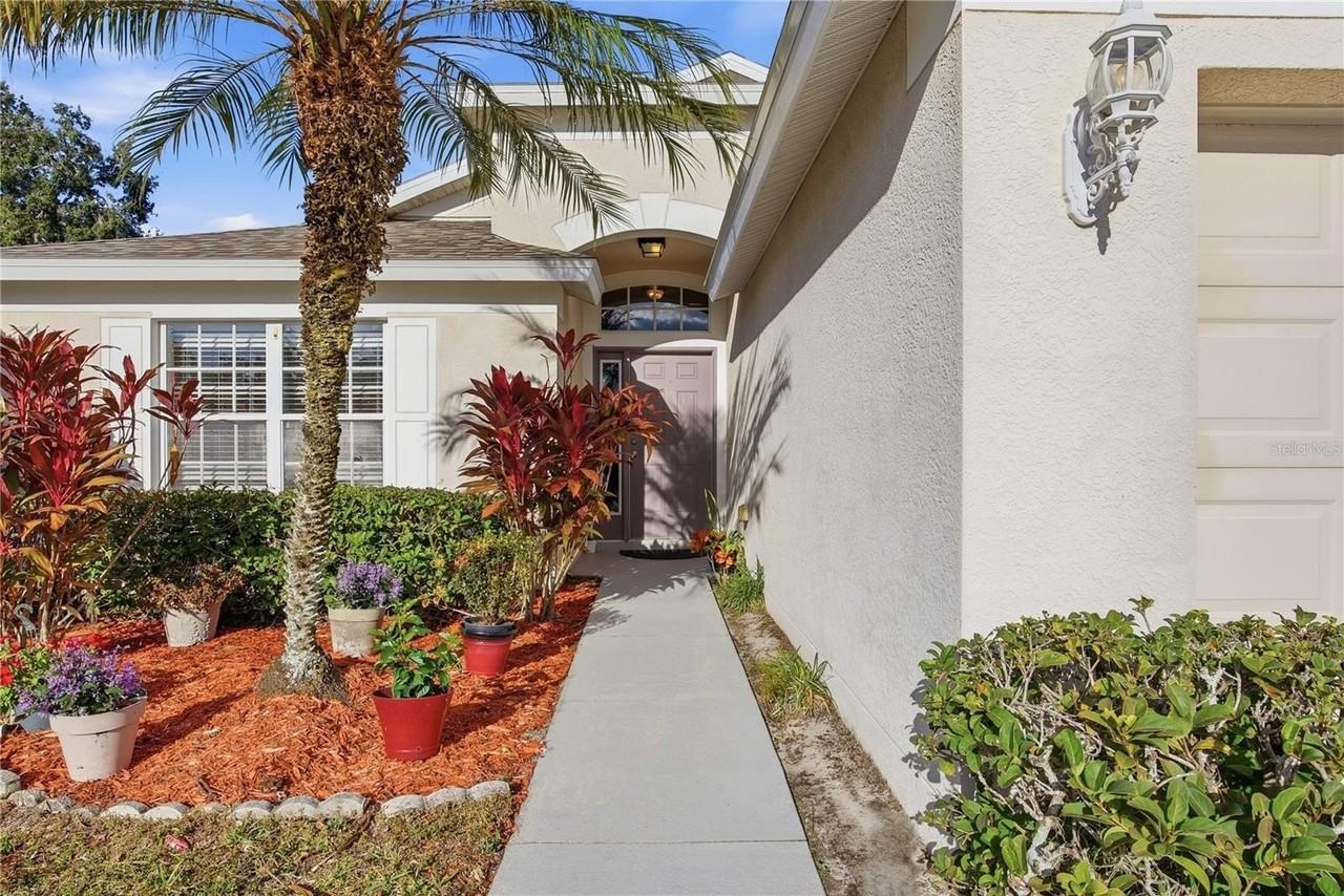 30525 Lanesborough Cir - Photo 3 of 23