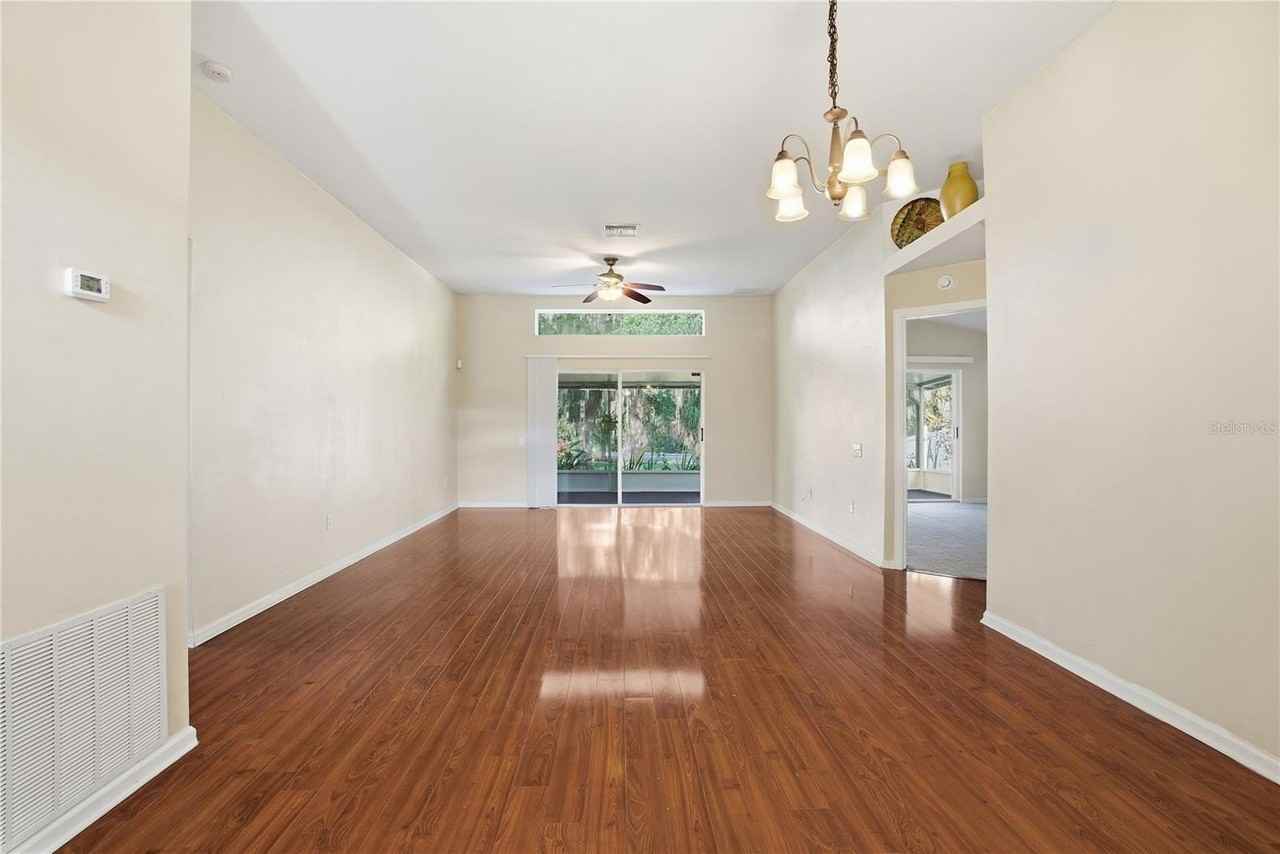 30525 Lanesborough Cir - Photo 4 of 23