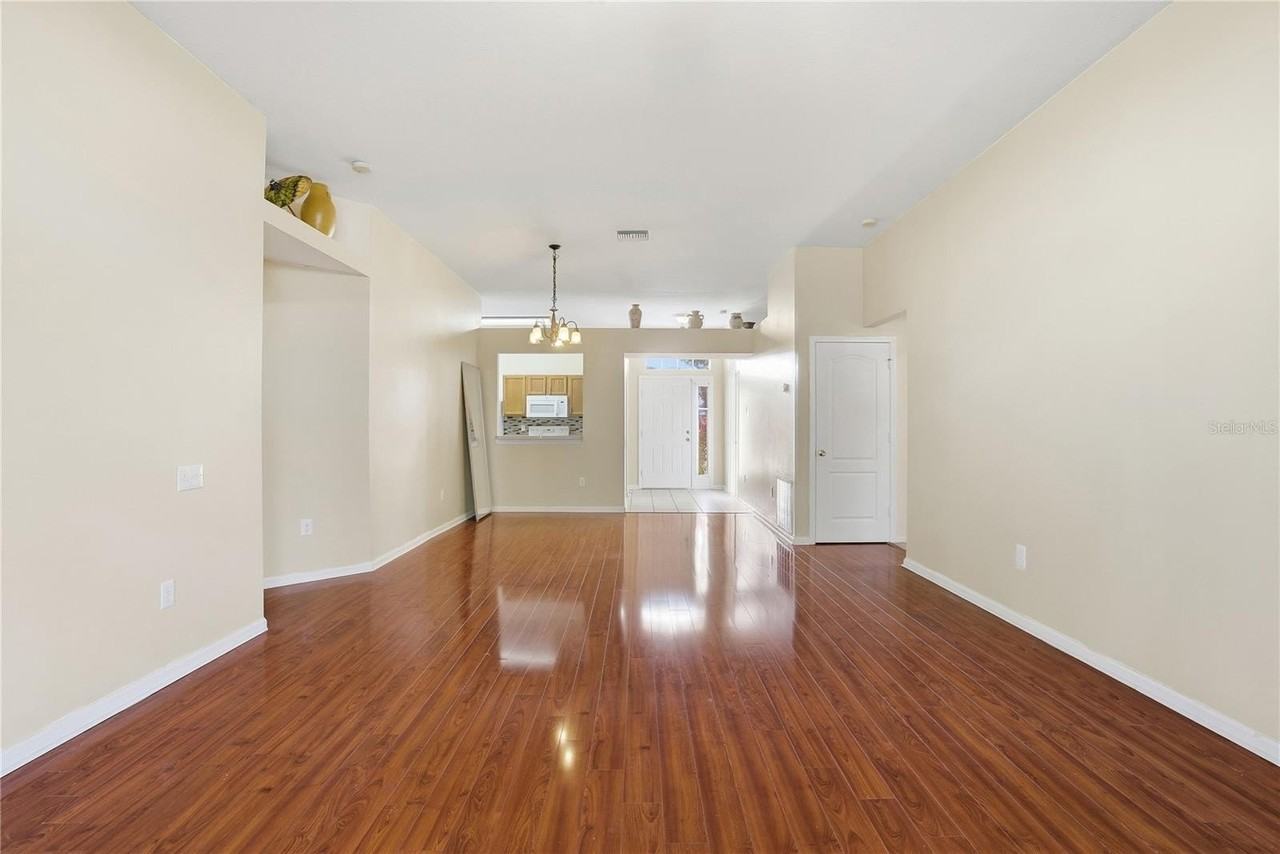 30525 Lanesborough Cir - Photo 5 of 23