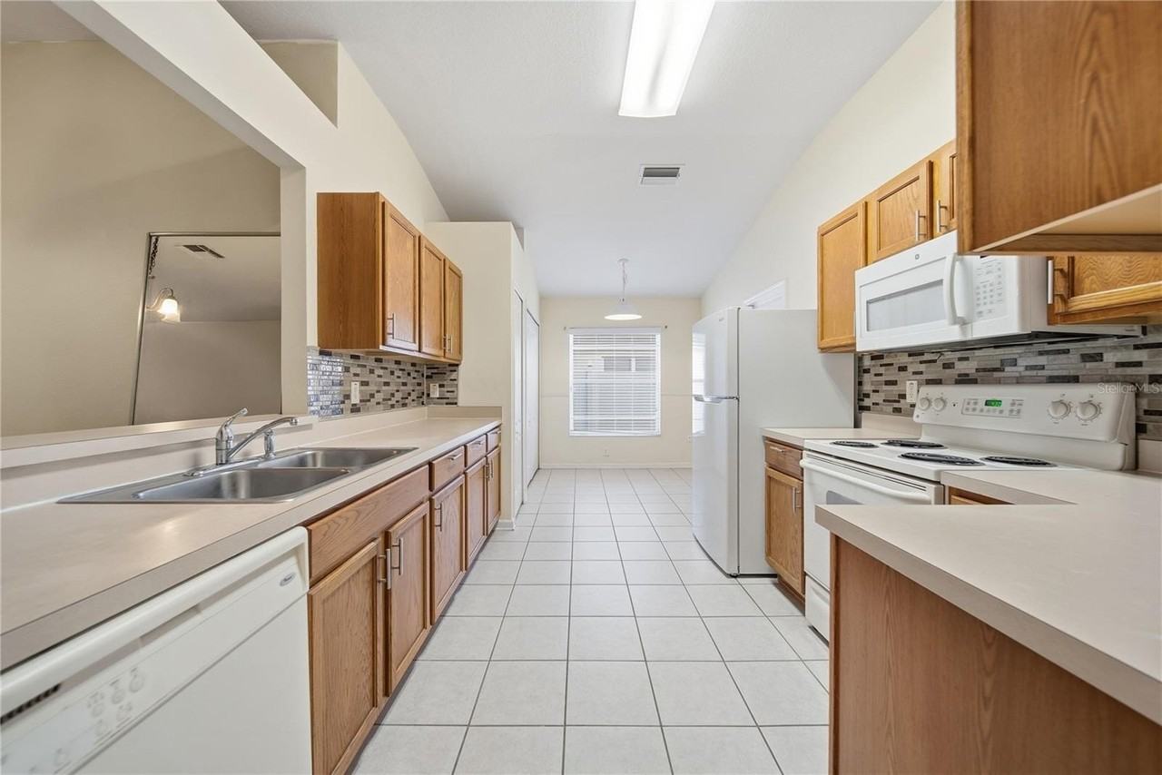 30525 Lanesborough Cir - Photo 6 of 23