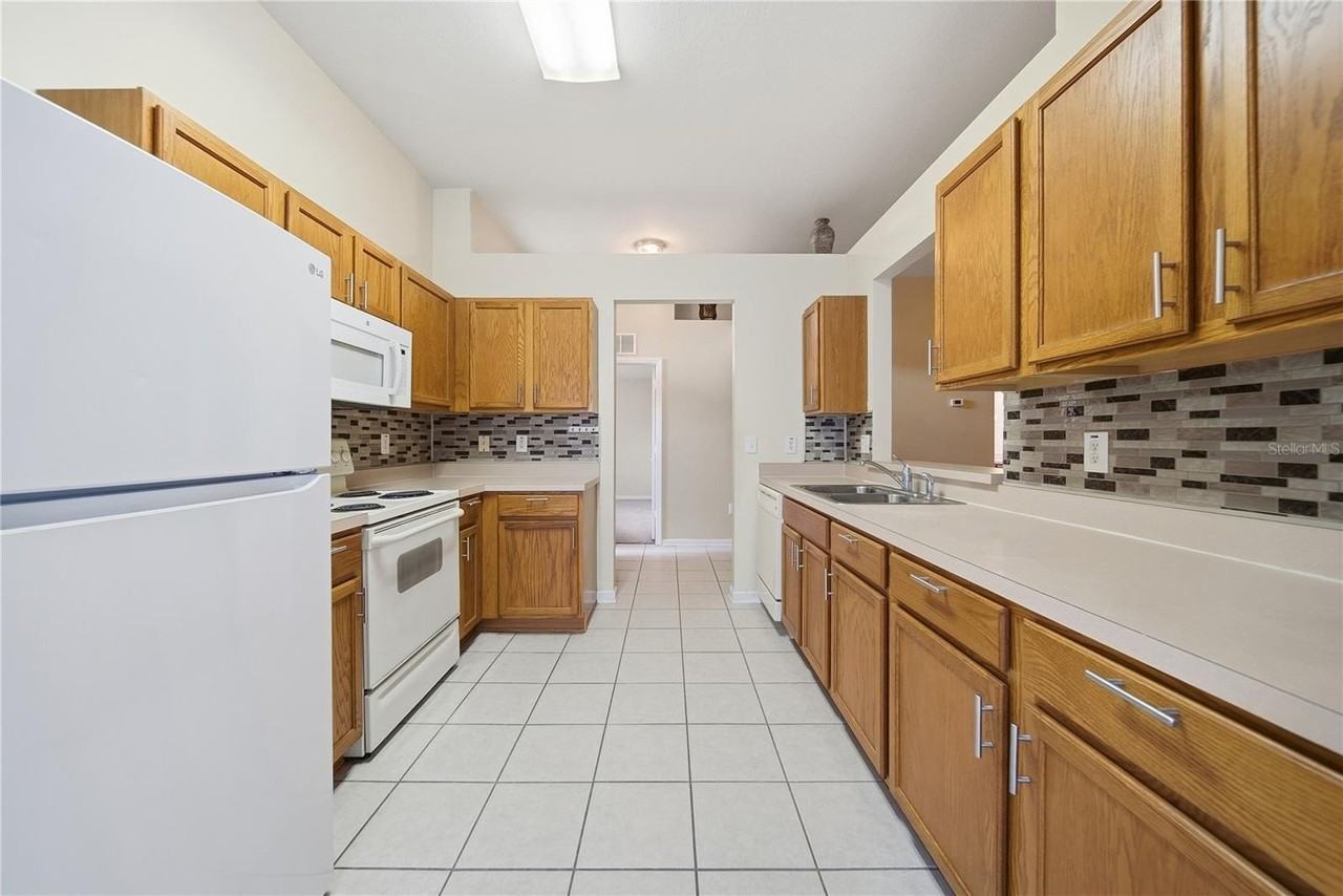 30525 Lanesborough Cir - Photo 7 of 23