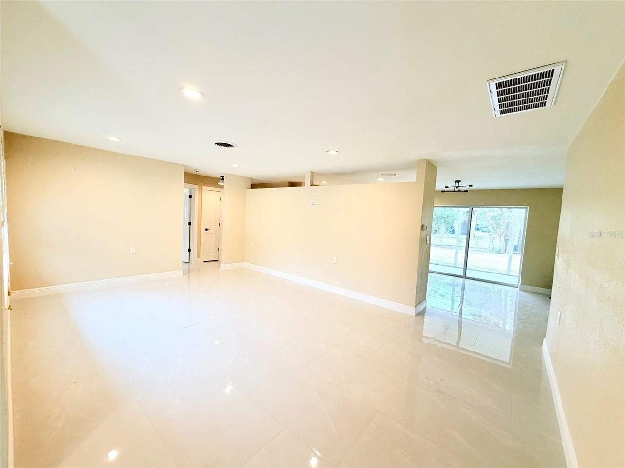 4866 Huntington St Ne - Photo 4 of 24