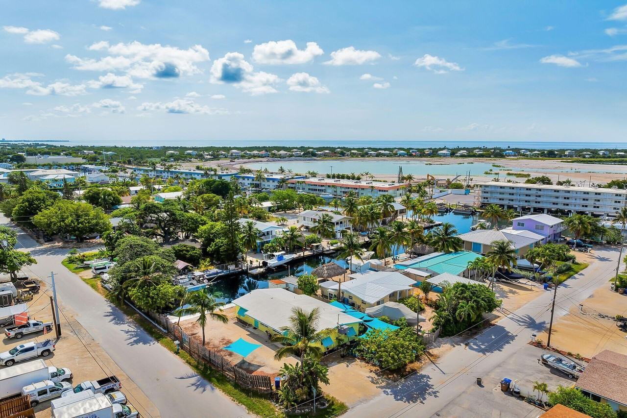 4903 49th Street - Photo 4 of 36