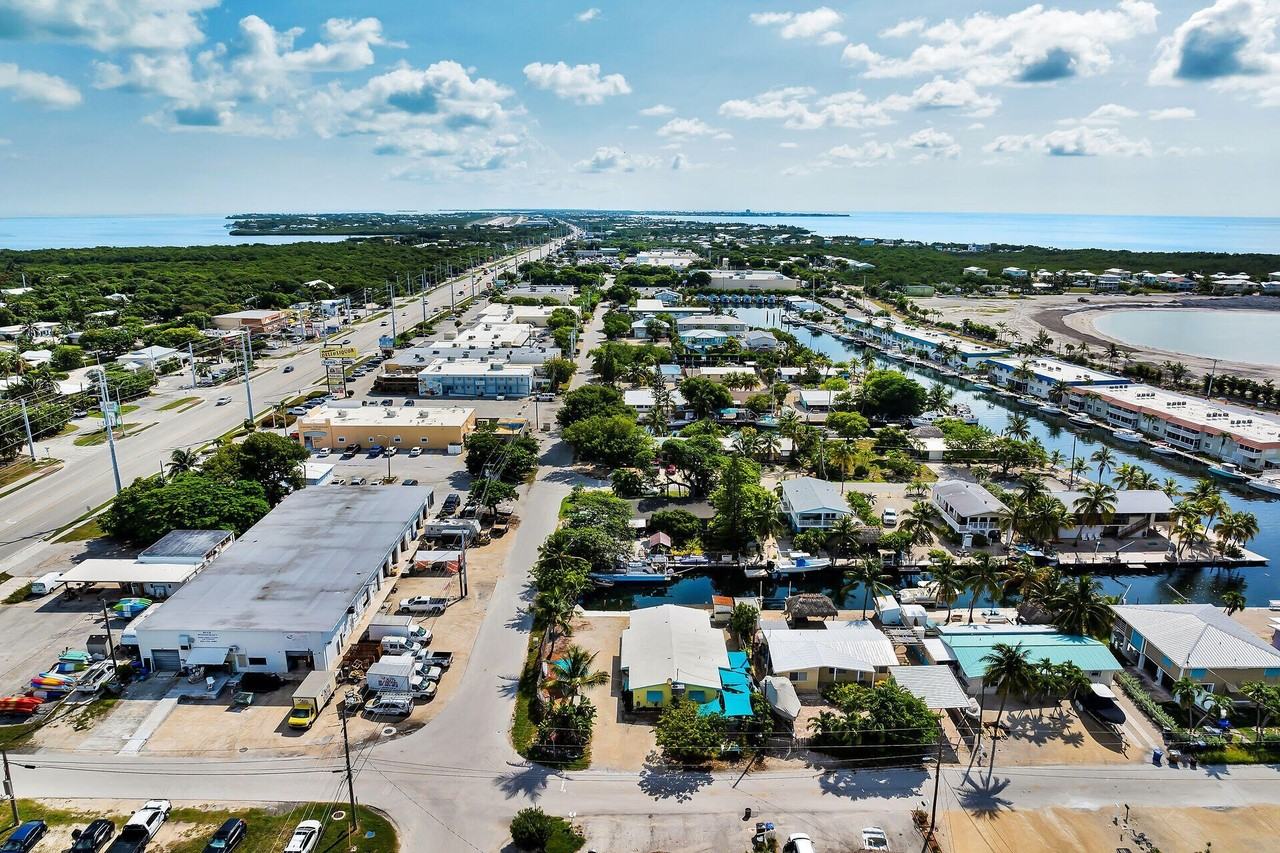 4903 49th Street - Photo 5 of 36