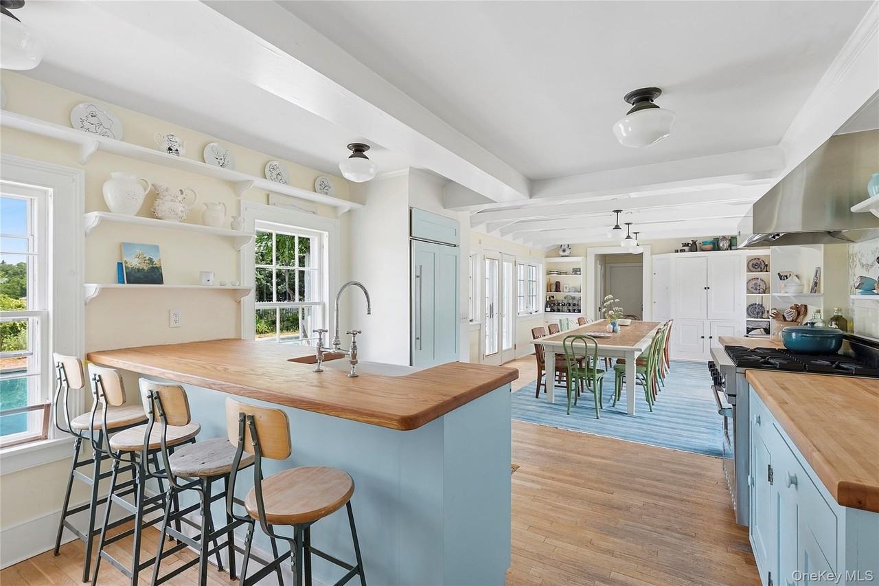 1160 Goose Creek Ln - Photo 7 of 25