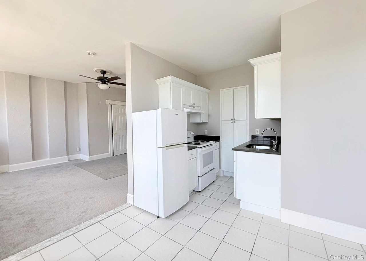 132 W Boston Post Rd Apt 5 #5 - Photo 5 of 42