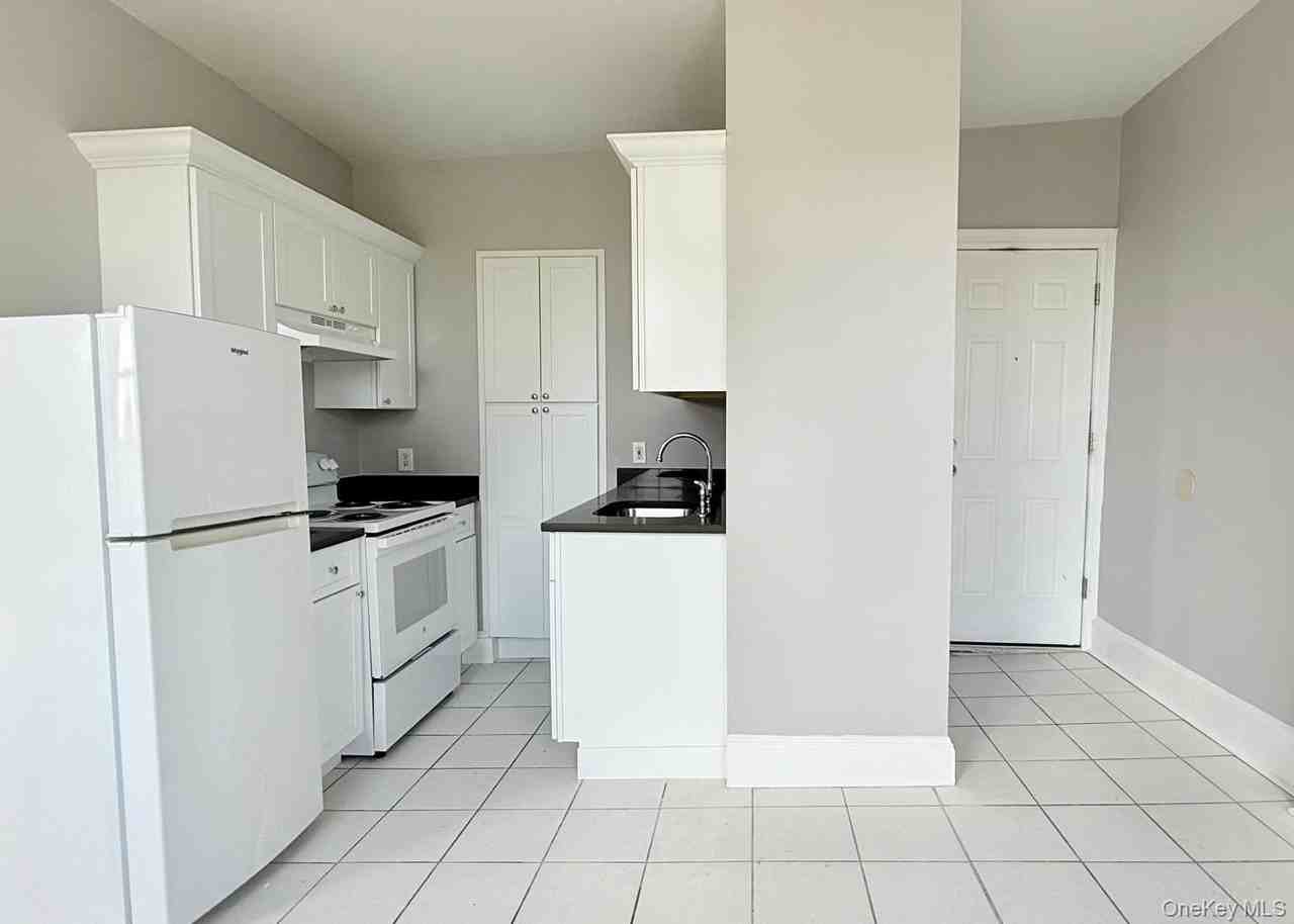 132 W Boston Post Rd Apt 5 #5 - Photo 6 of 42