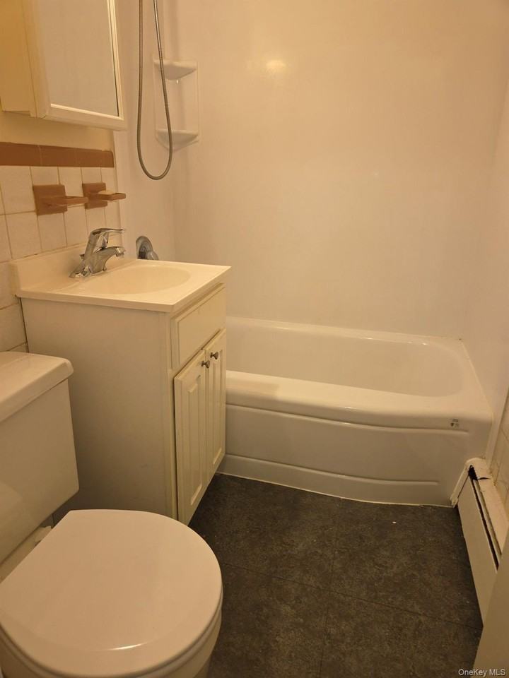 259 N Newbridge Rd Apt 2d #D2 - Photo 4 of 10