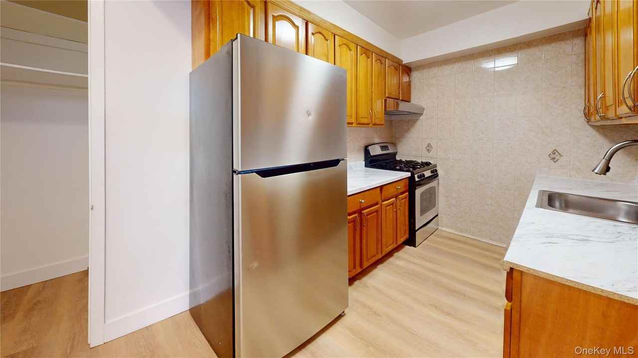 3054 79th St - Photo 3 of 9