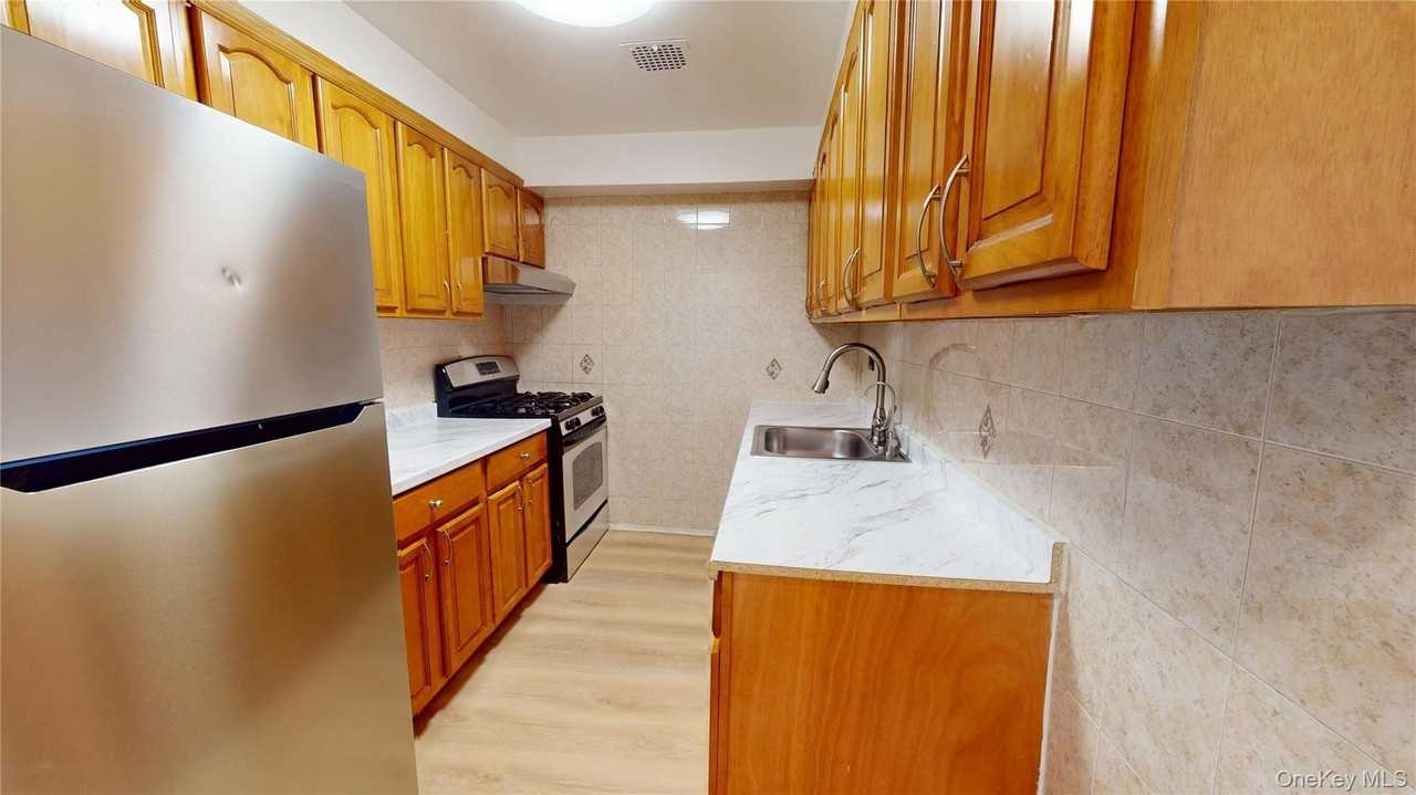 3054 79th St - Photo 4 of 9