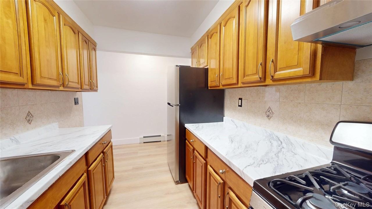 3054 79th St - Photo 5 of 9