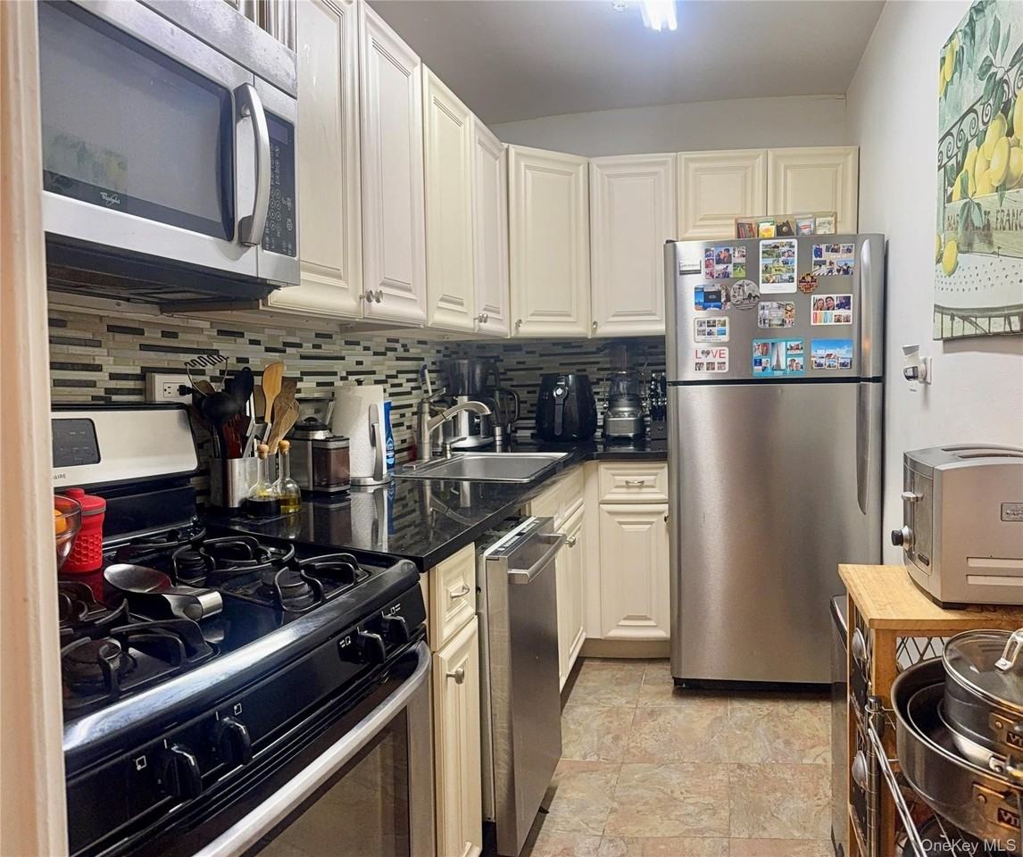 6120 Grand Central Pkwy Unit B #B410 - Photo 4 of 16