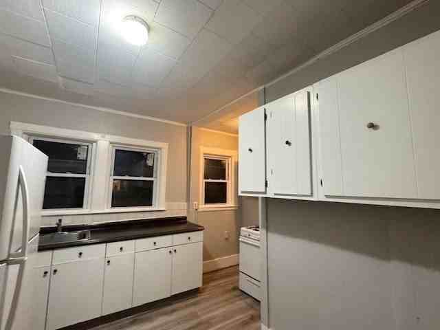 639 Beach St Apt 2 #2 - Photo 4 of 16