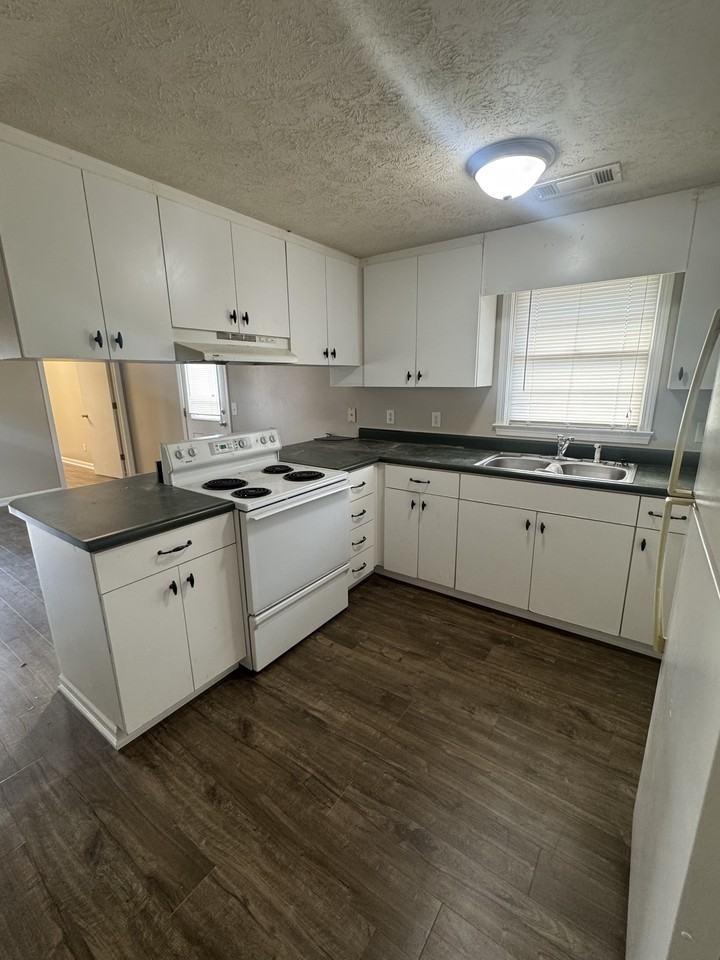 123 Lake Dr #1 - Photo 5 of 15