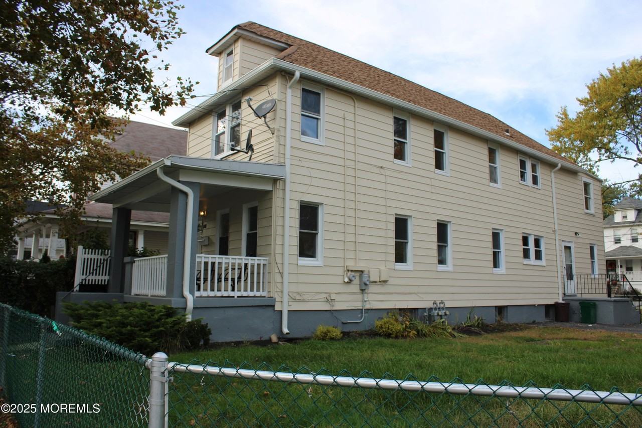 1501 Bangs Ave - Photo 2 of 15