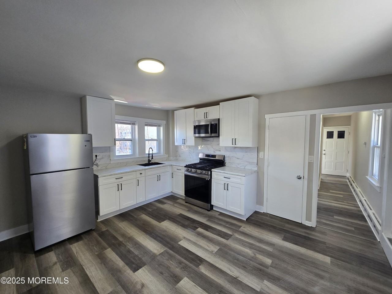 1501 Bangs Ave - Photo 4 of 15