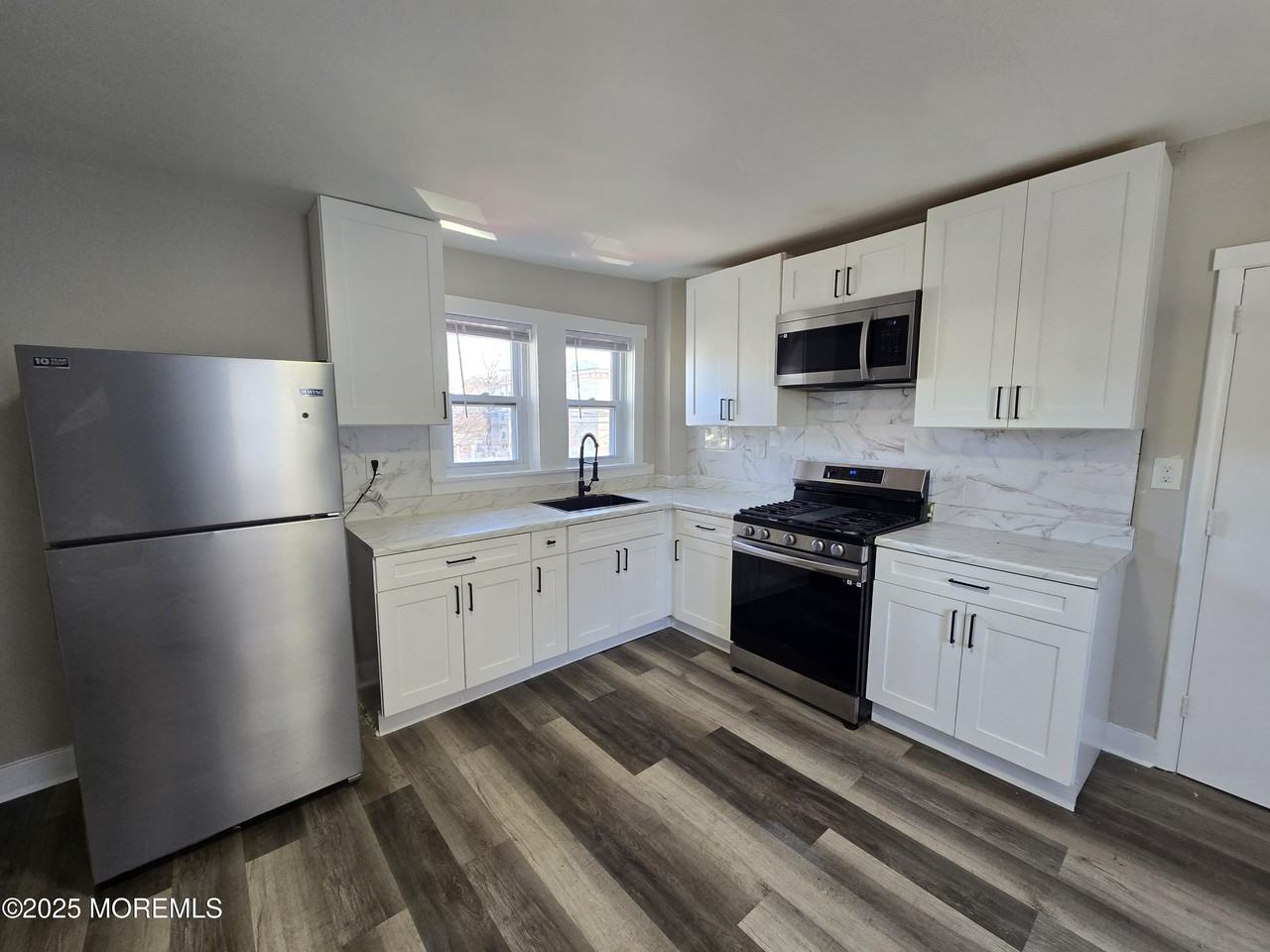 1501 Bangs Ave - Photo 5 of 15