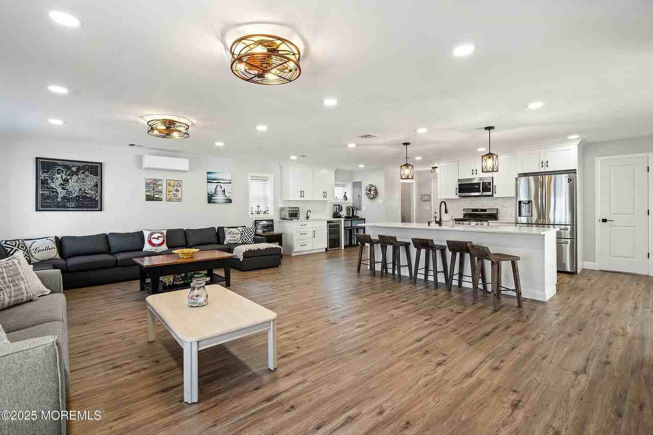 1850 Shore Blvd - Photo 5 of 28