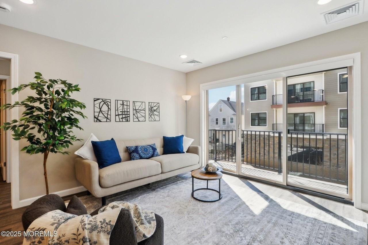 272 Willow Ave Unit 211 #211B - Photo 3 of 50