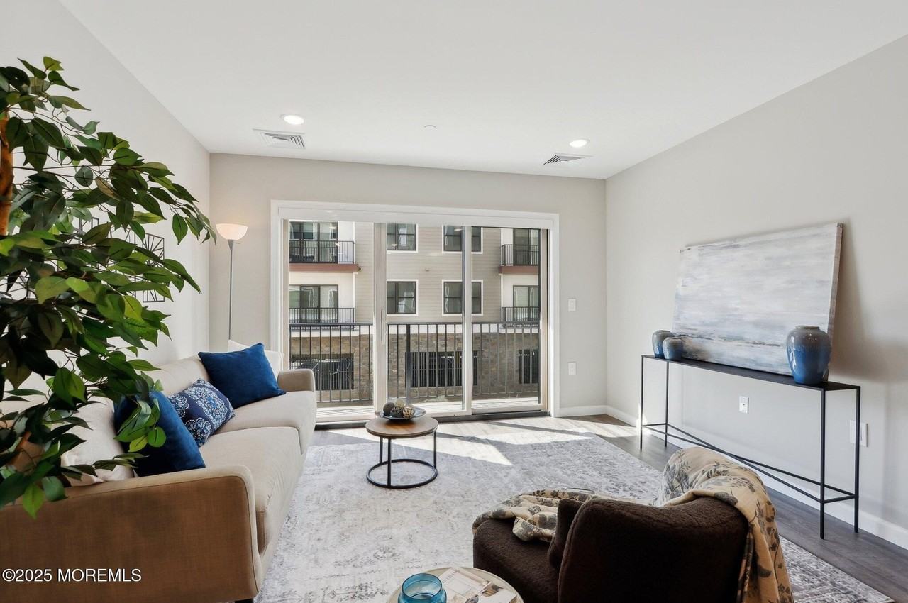 272 Willow Ave Unit 211 #211B - Photo 7 of 50