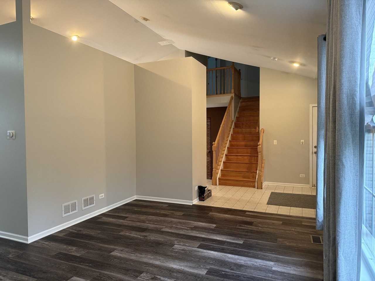 11717 S Derby Ln - Photo 4 of 24