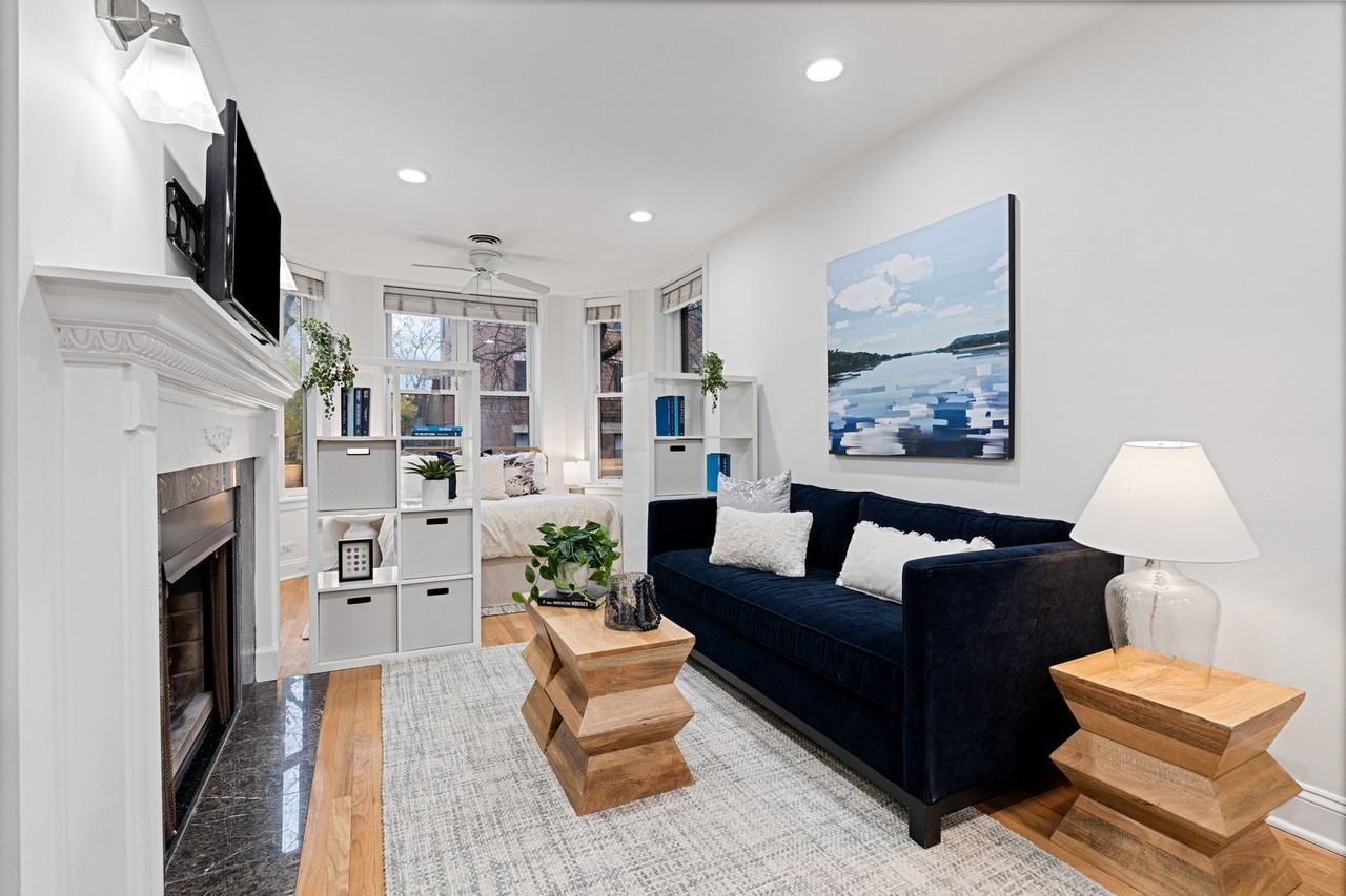 950 W Belle Plaine Ave Apt 1w #1W - Photo 3 of 9