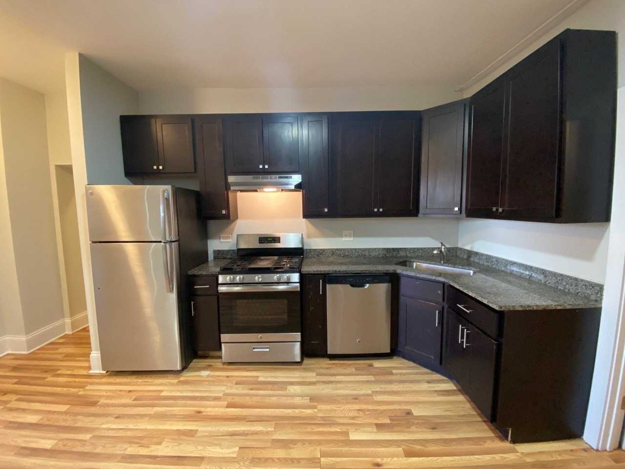 1525 W Estes Ave Apt G1 #G1 - Photo 6 of 10