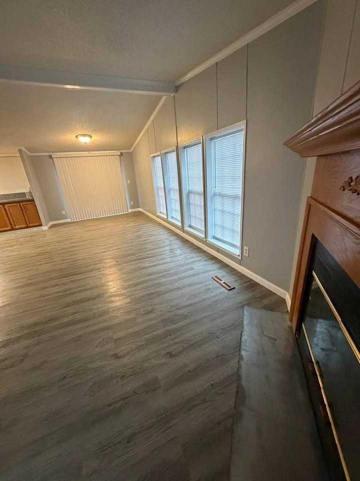 2246 Poplar Ln - Photo 2 of 18