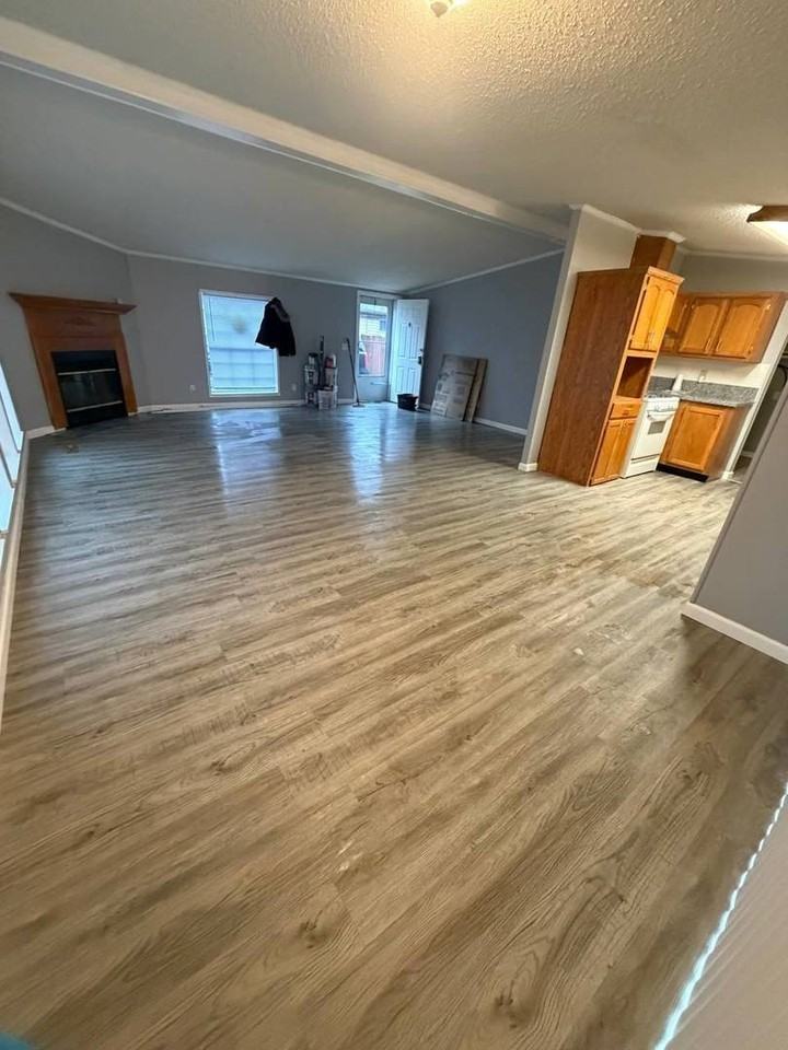 2246 Poplar Ln - Photo 3 of 18