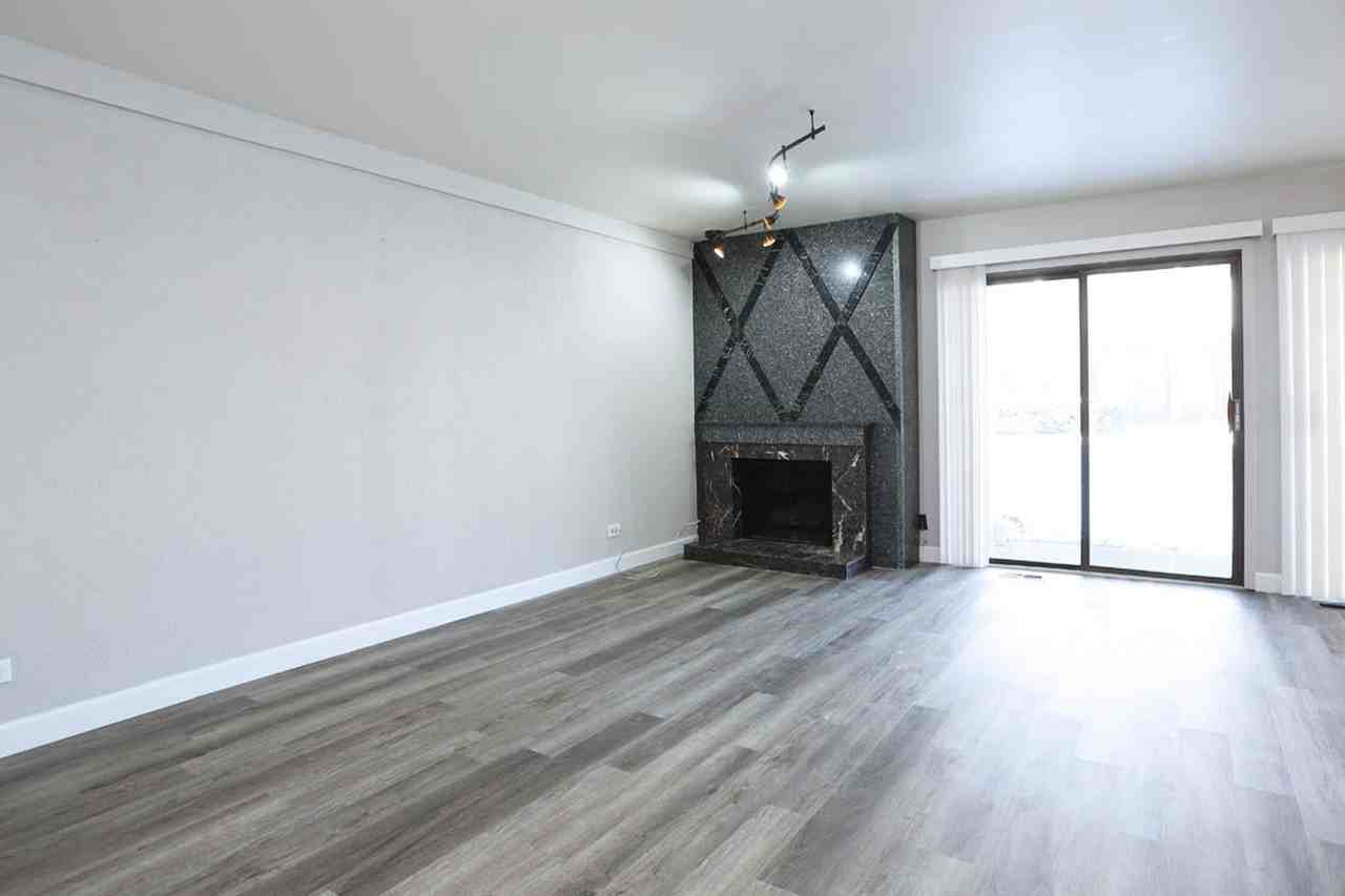 236 Deerpath Ct Unit B1 #B1 - Photo 4 of 19