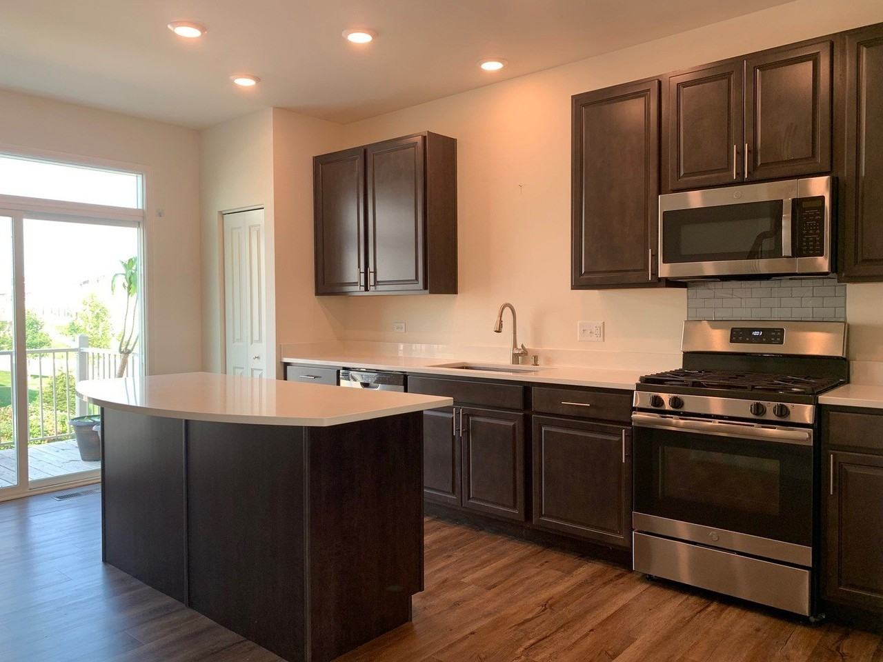 285 Lakeshore Dr - Photo 7 of 29