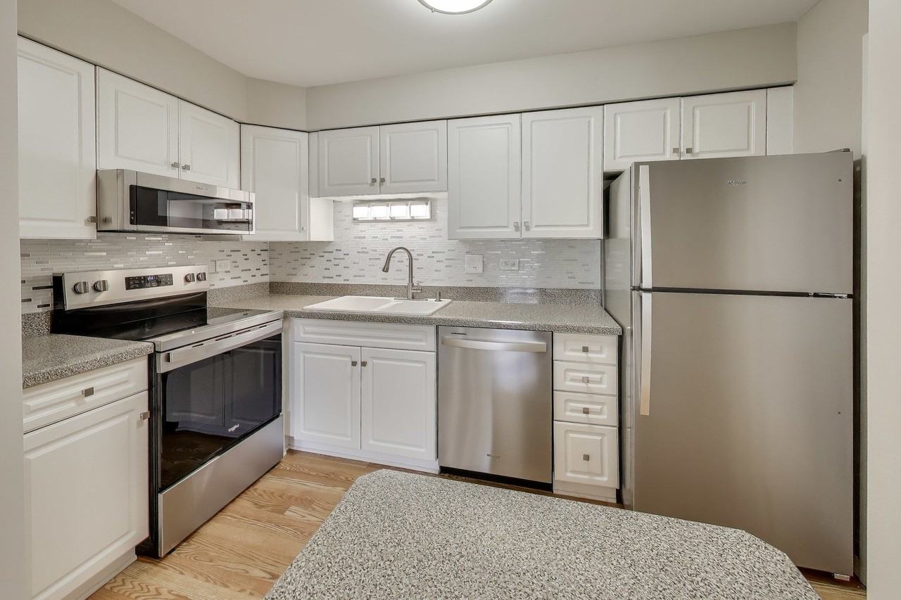 613 W Central Rd Apt B7 #B7 - Photo 5 of 13