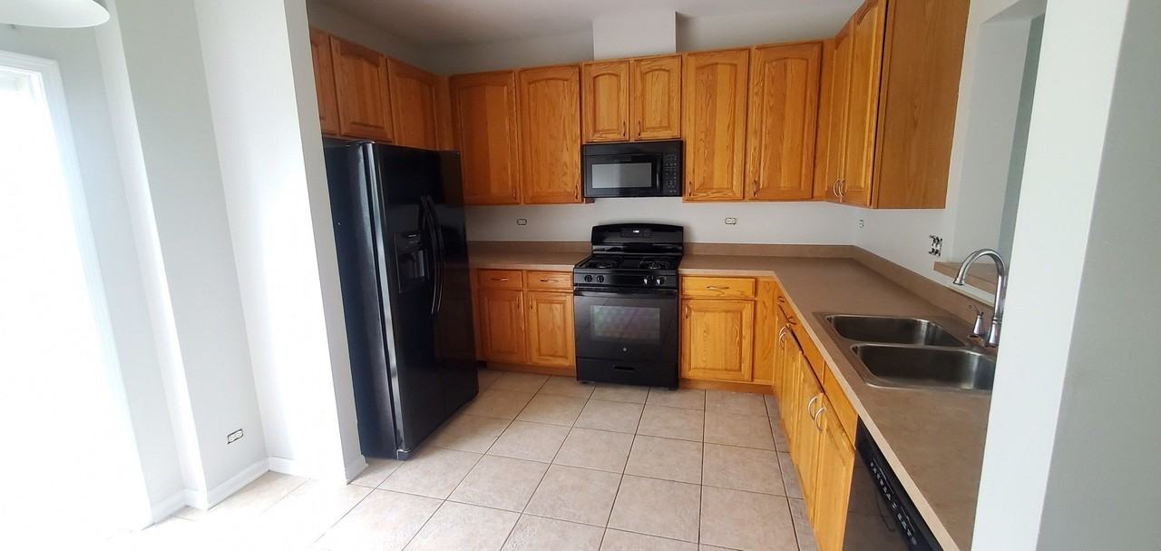 587 S Parkside Dr Unit 587 #587 - Photo 3 of 9