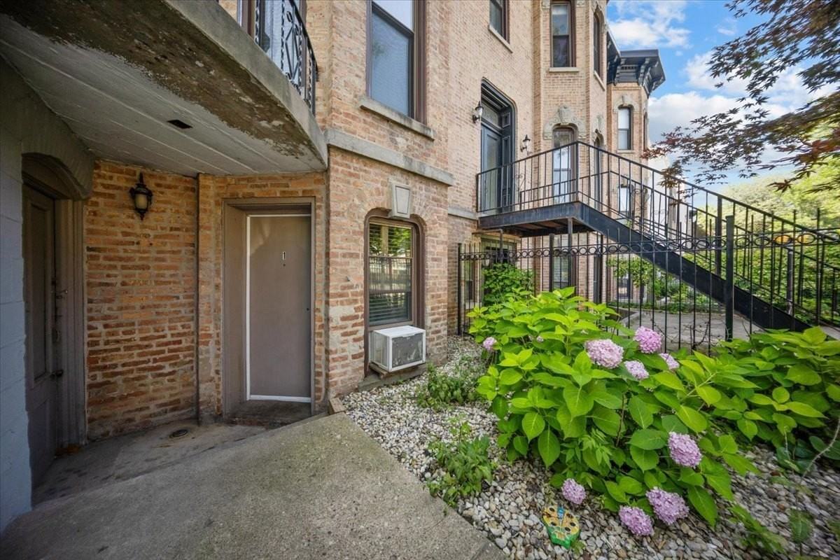 750 S Oakley Blvd Apt 1 #1 - Photo 3 of 22