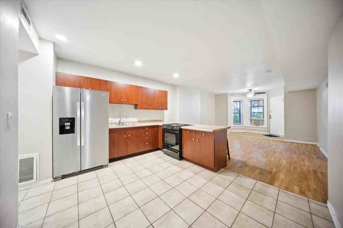 750 S Oakley Blvd Apt 1 #1 - Photo 7 of 22