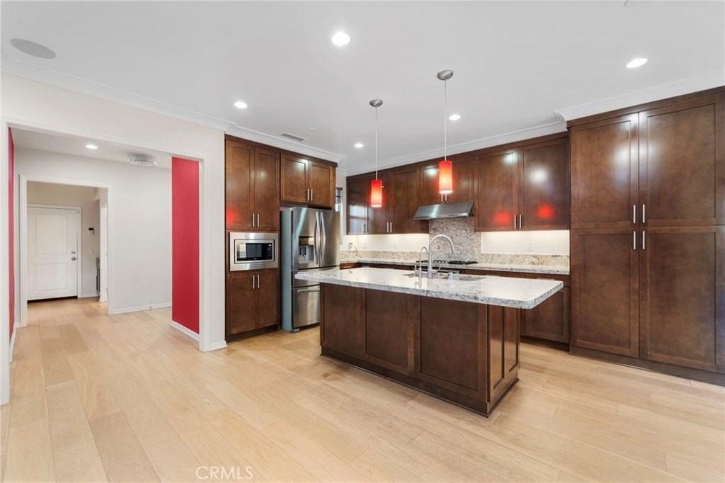 206 Bancroft - Photo 2 of 26